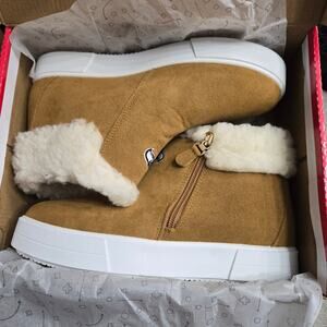 NWT Seattle Seahawks Women's Fuzzy Brim Zipper Boots made by FOCO